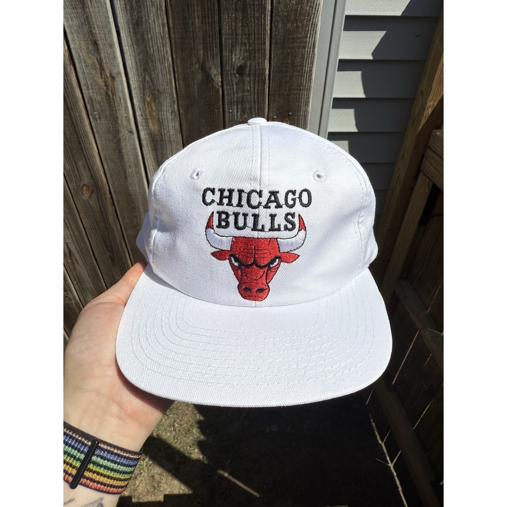 Vintage‎ 90s Chicago Bulls SnapBack Twins Enterprises White Embroidered